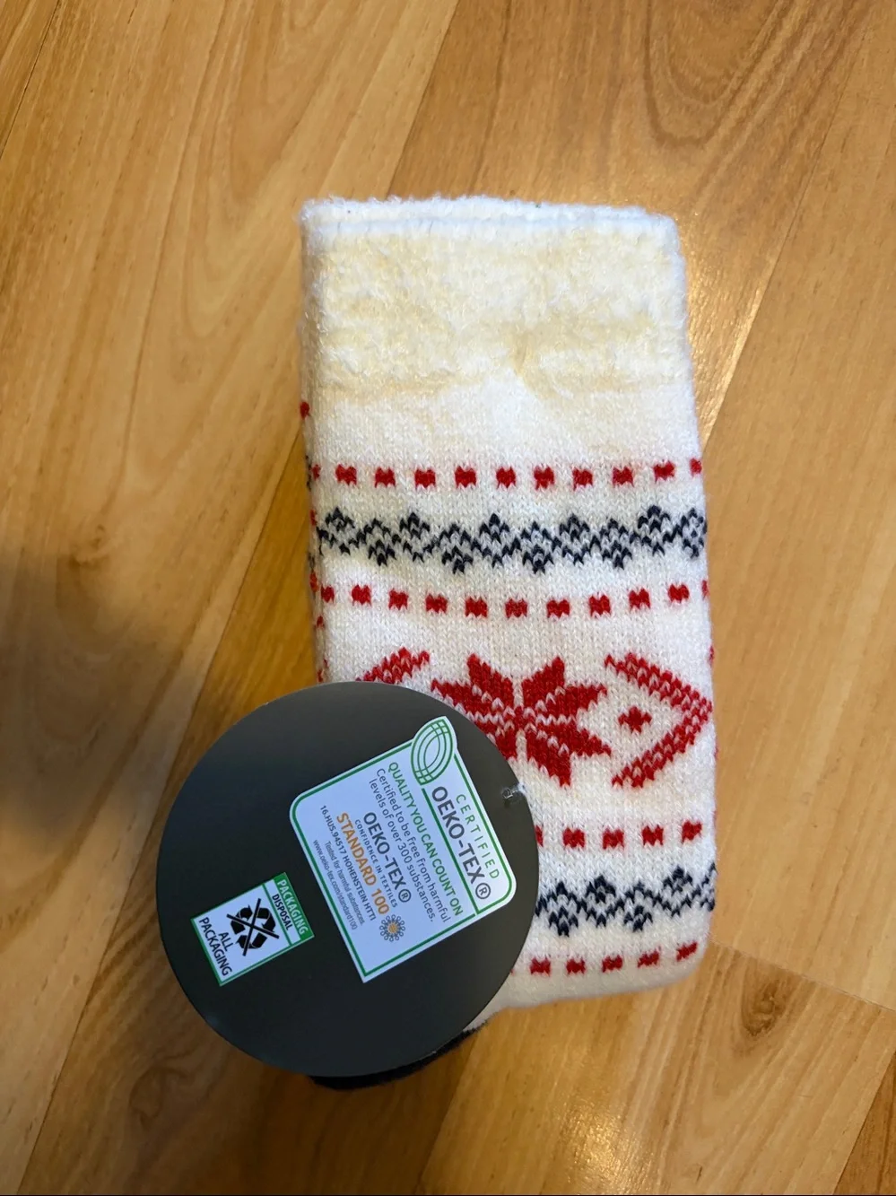 Serra Brand New Ladies Cabin Socks 1 pair fit shoe size 4-10 Snowflake design